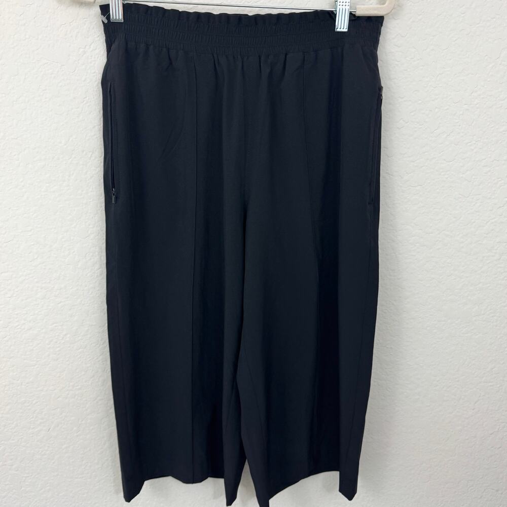 Athleta Womens Savannah Bermuda Short Sz M Wide Leg Lightweight Athleisure Black